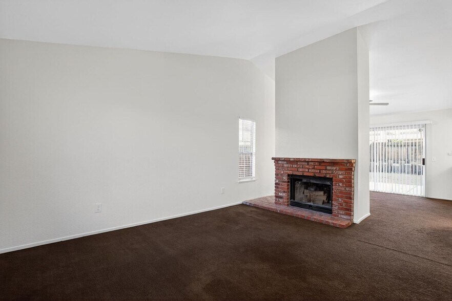 Building Photo - 705 Desert Calico Dr