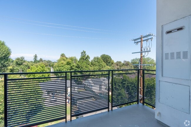 Building Photo - 8940 Reseda Blvd