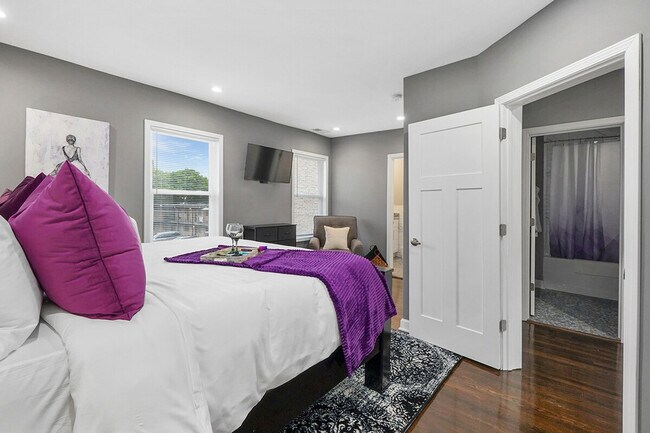 Building Photo - 8128 S King Dr