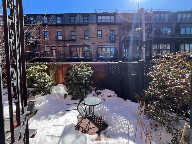 Building Photo - 130 Appleton St