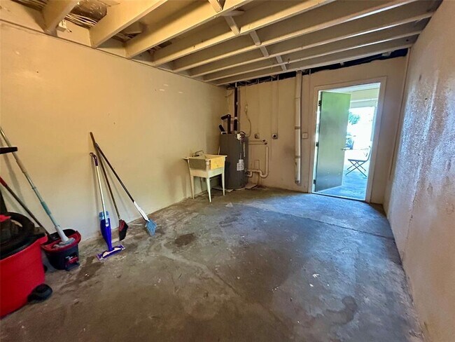 Building Photo - 3474 Norwick St