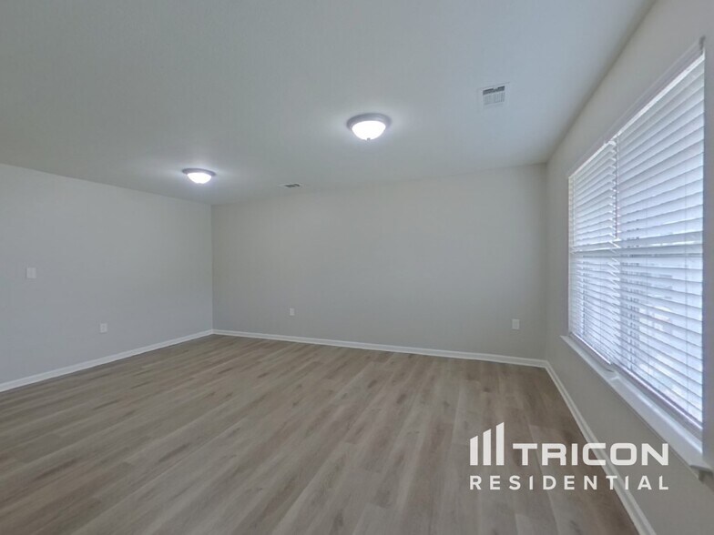 Building Photo - 4837 Autumn Oak Dr