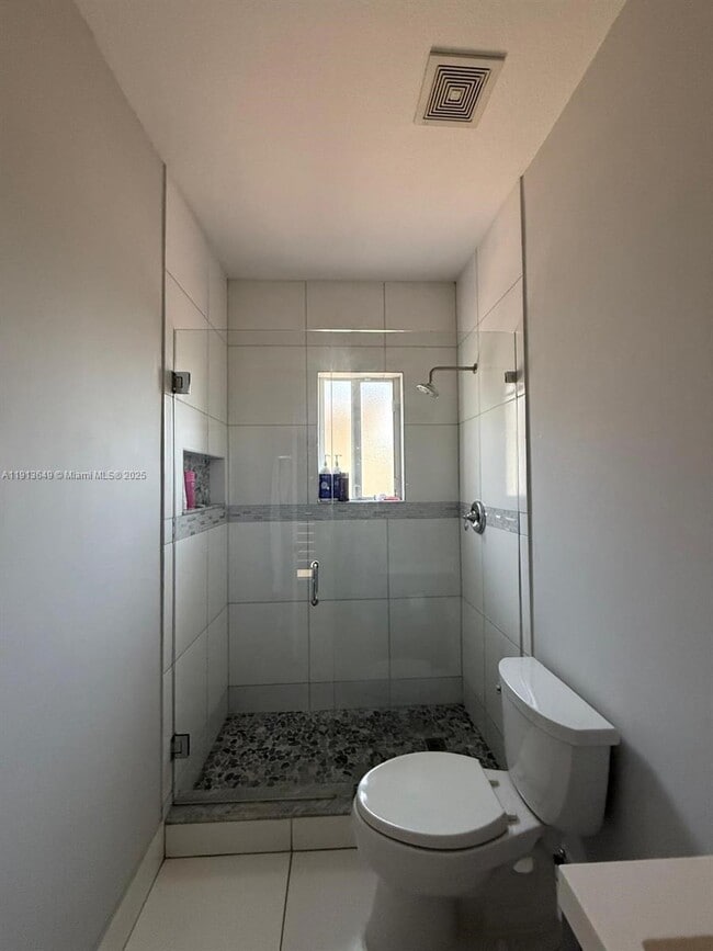 Building Photo - 239 SE 31st Terrace