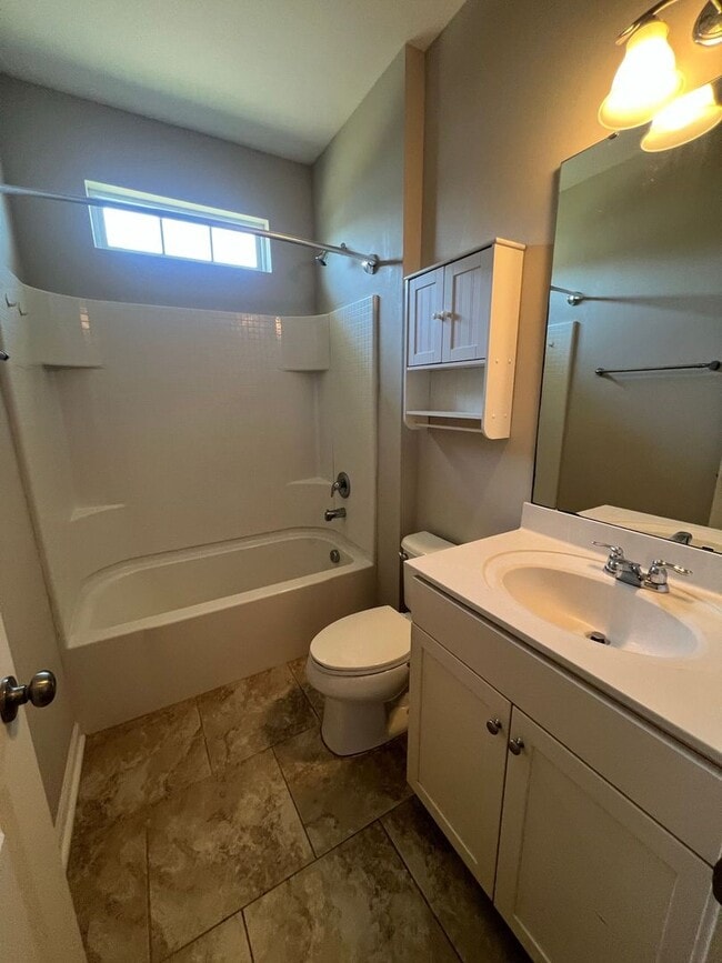 Building Photo - Large 3BR, 2BA in Windsor Plantation