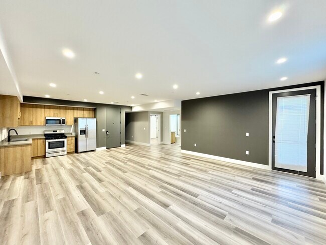 Building Photo - 11155 Huston St