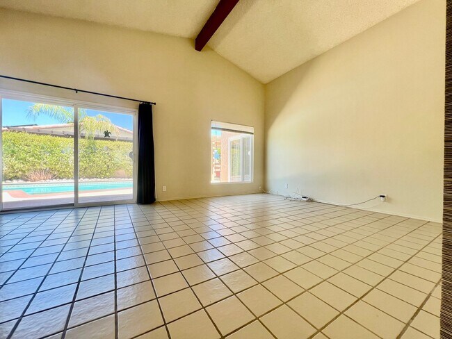 Building Photo - AVAILABLE NOW! 3 Bedroom 2 Bathroom POOL H...