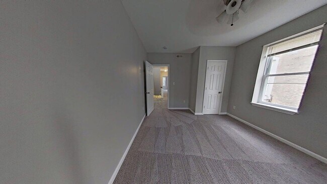 Building Photo - 6032 Walnut St