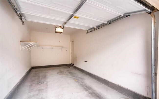 Building Photo - STUNNING GATED CONDO UNIT 1ST FLOOR UNIT W...