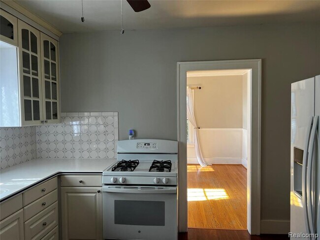 Building Photo - 1072 Ridgedale Ave