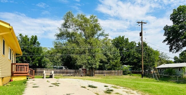 Building Photo - Spacious Home on Large Corner Lot