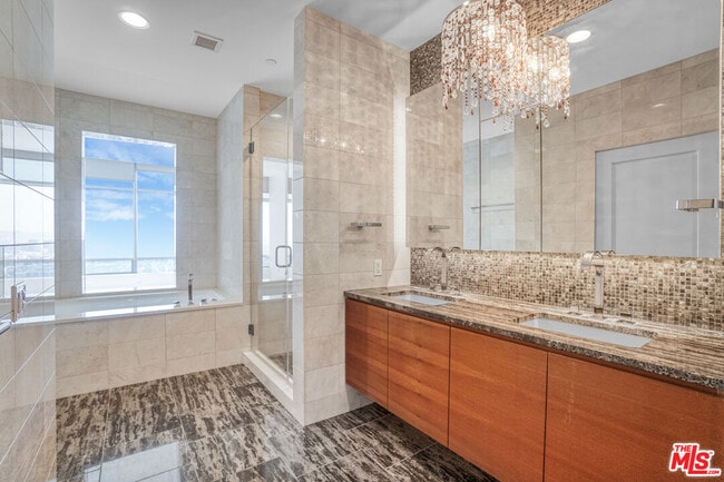 Building Photo - 900 W Olympic Blvd