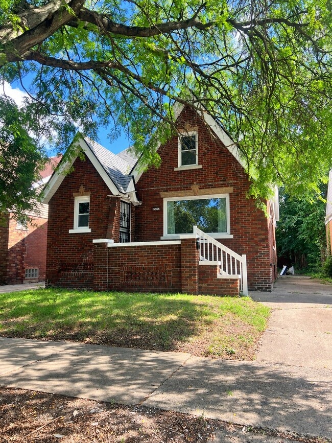Building Photo - 15366 Snowden St