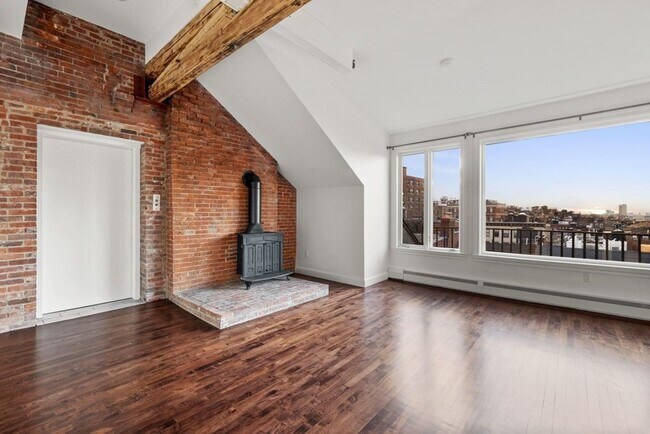 Building Photo - 32 Hancock St