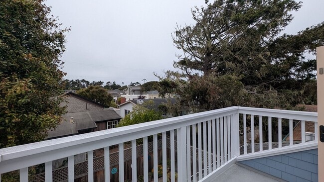 Building Photo - Quaint Historical Home near Downtown Pacif...