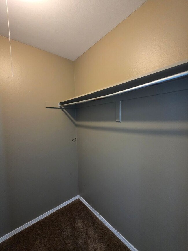 Building Photo - 3 Bedroom 2 Bathroom House With Huge Backy...