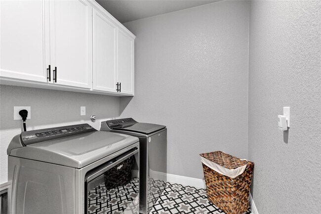 Building Photo - 8508 Glade Dr