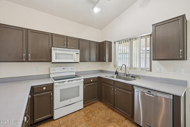 Building Photo - 15649 W Magnolia St