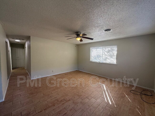 Building Photo - 3741 N Garrison Ave