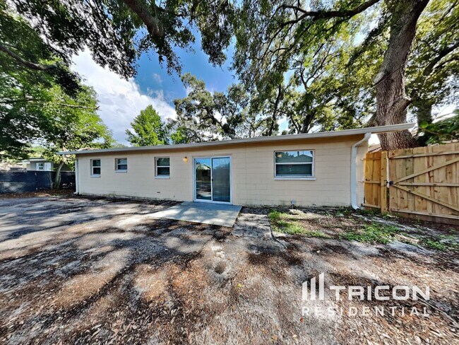 Building Photo - 10951 110th Ave N