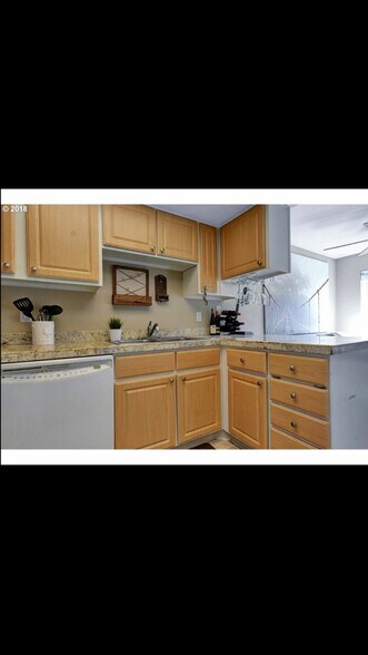 Building Photo - 9570 SW 146th Terrace