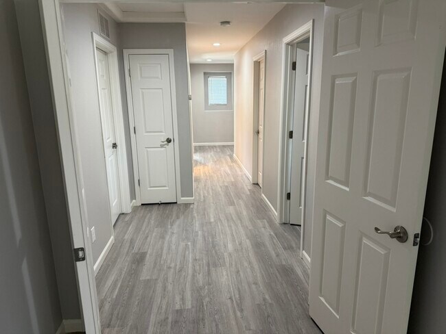 Building Photo - 94 Venus Court