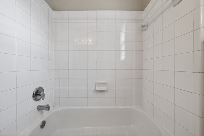 Building Photo - 23719 River Pl Dr