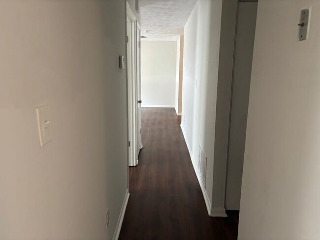 Building Photo - 89 Inverness Dr