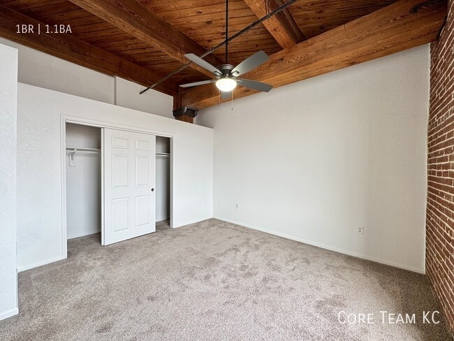 Building Photo - 202 W 5th St