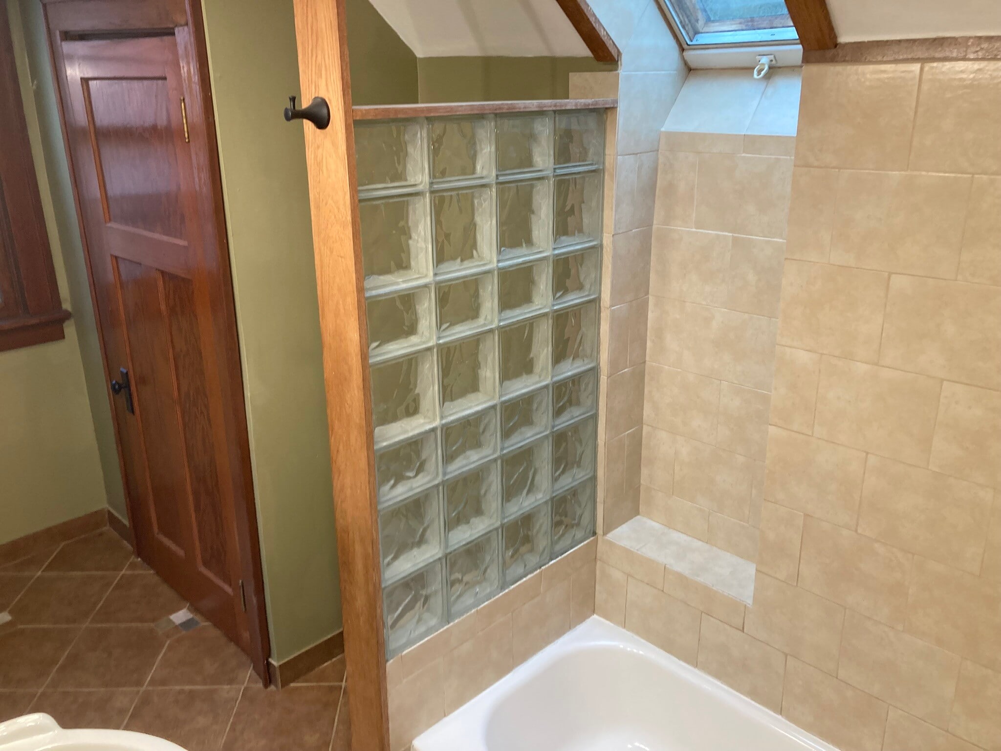 Glass block accent wall - 1122 Holman Ave