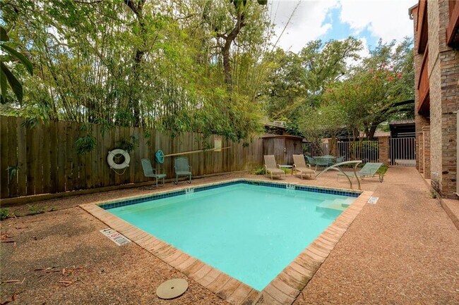 Building Photo - 1406 Windsor Rd