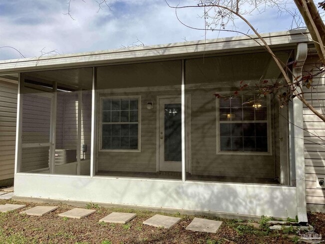 Building Photo - 2470 Trailwood Dr