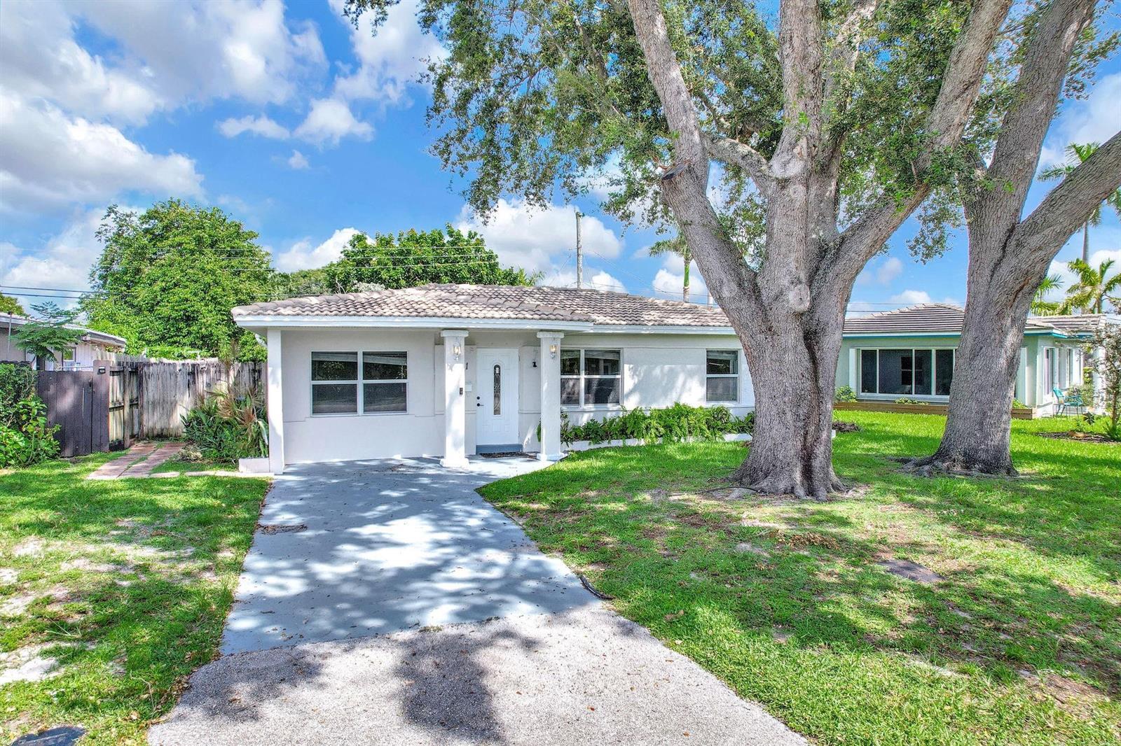 Building Photo - 261 NE 45th St