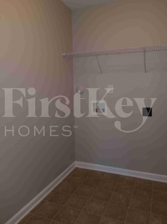 Building Photo - 901 Leatherstone Ln