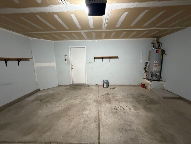 Building Photo - 4 Bedroom Home Available Near Unser Blvd NW & McMahon Blvd!