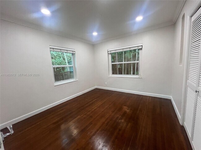 Building Photo - 1900 Tigertail Ave