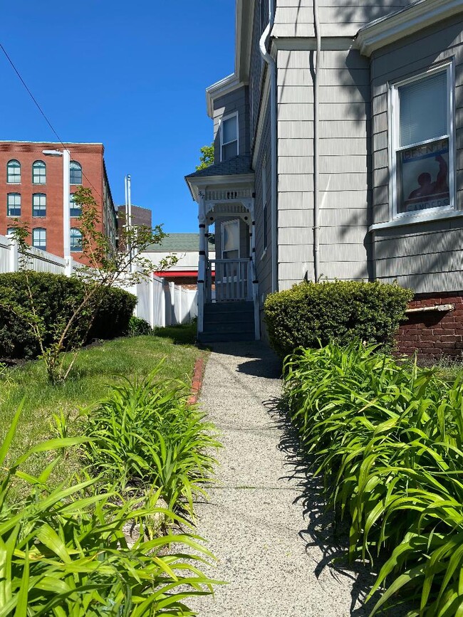 Building Photo - 5-7 Blake St. Unit 4