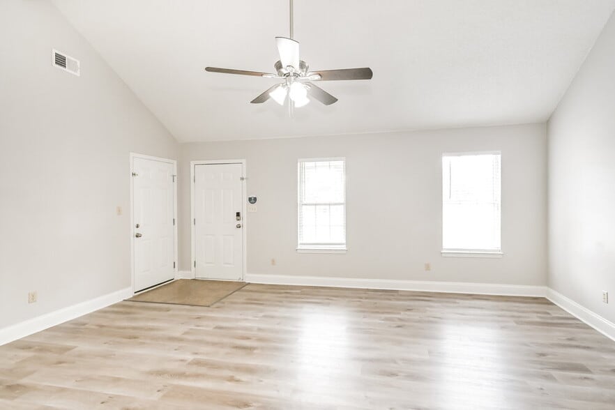 Building Photo - 3030 Caitlynn Cir S