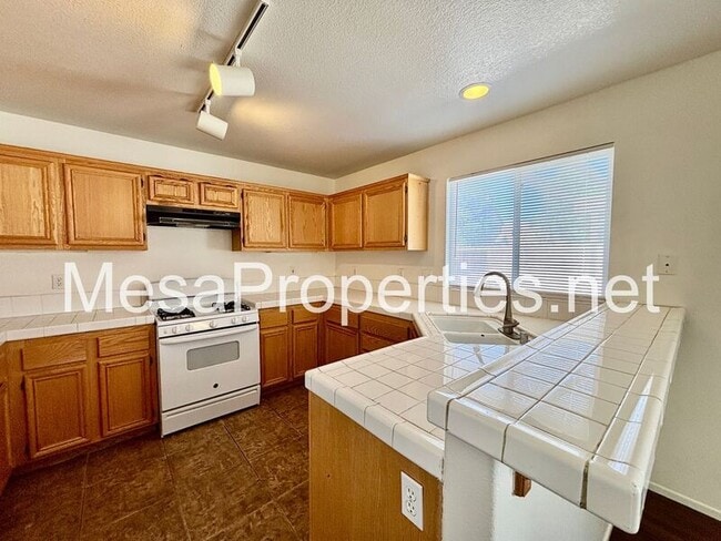 Building Photo - 15083 Brown Ln
