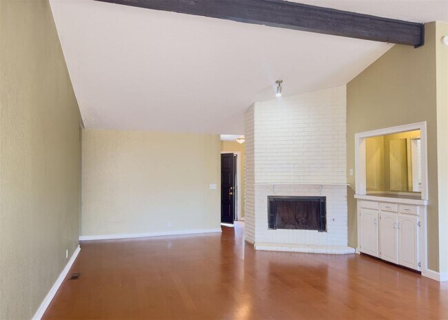 Building Photo - 812 Countrywood Ln