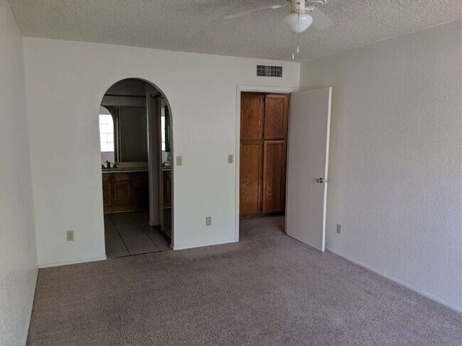 Building Photo - 3 Bedroom 2 Bathroom in Tempe! $1899 a month!