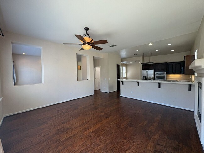 Building Photo - 5637 Lilyview Way