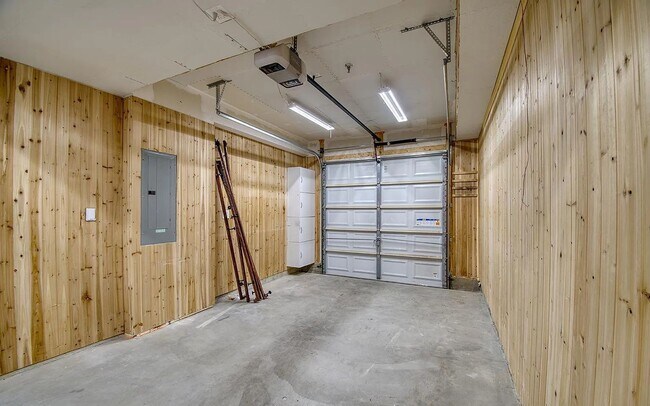 Building Photo - 4906 Small Gains Wy