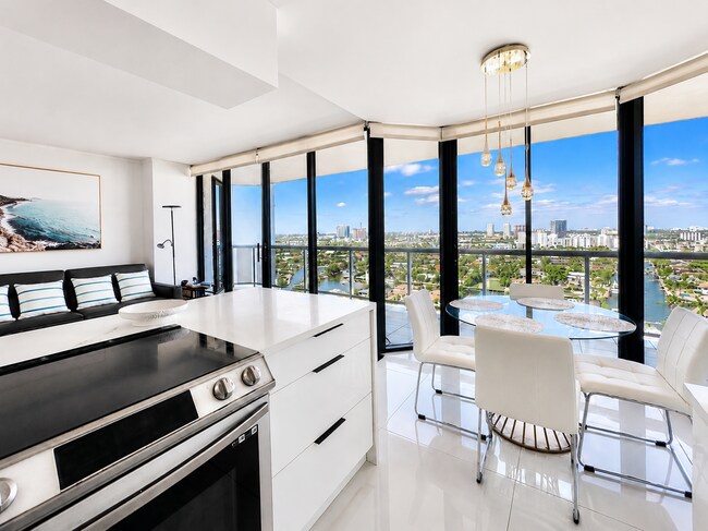 Building Photo - 3640 Yacht Club Dr