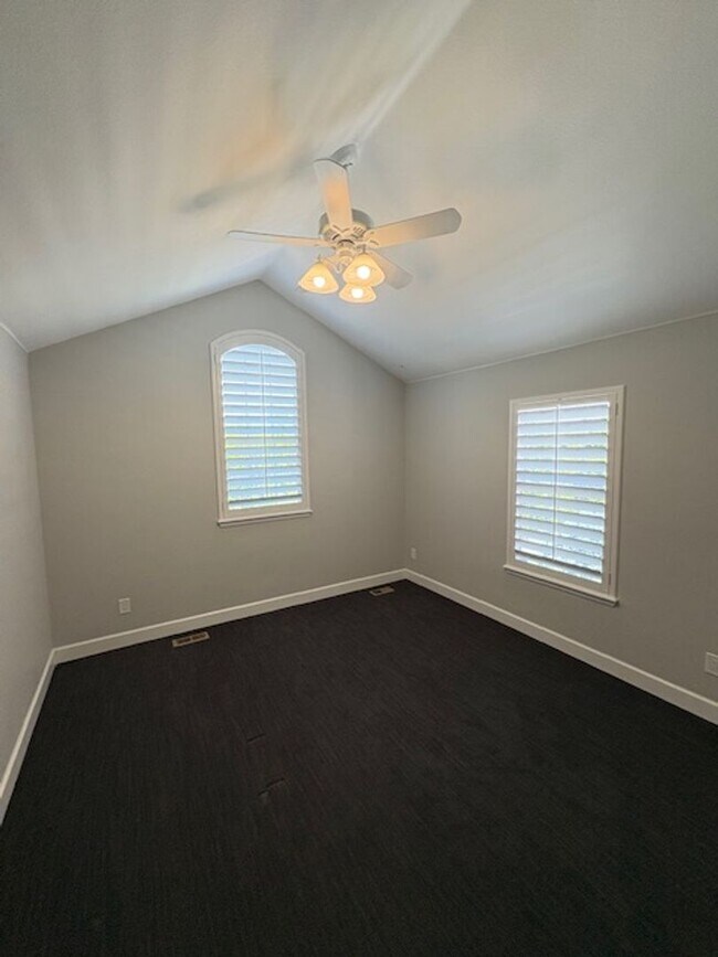 Building Photo - Wow - Lowry Stunner!  4 bed, 3.5 Bath, Fin...