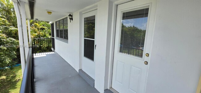 Building Photo - 1431 S 14th Ave