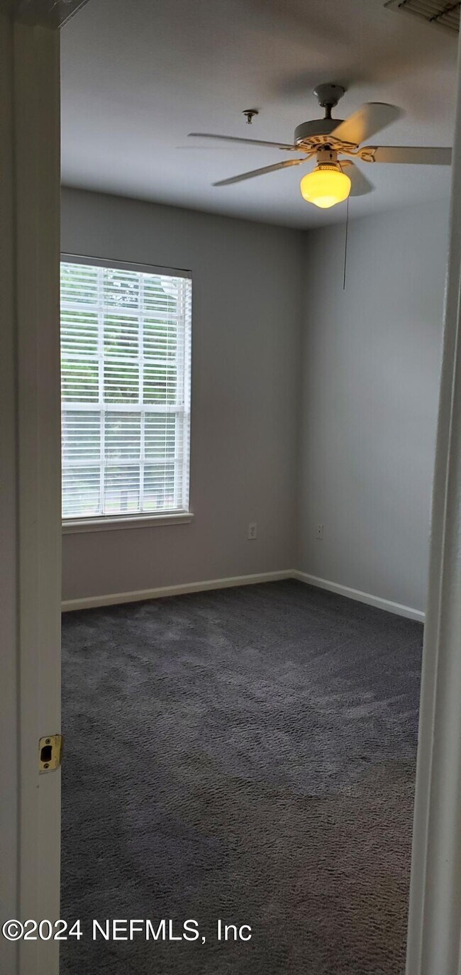 Building Photo - 10550 Baymeadows Rd
