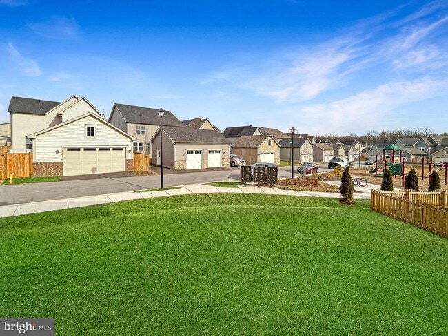 Building Photo - 221 Red Oak Ridge Pl