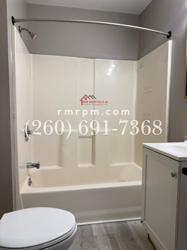 Building Photo - 1220 Fairview Ave