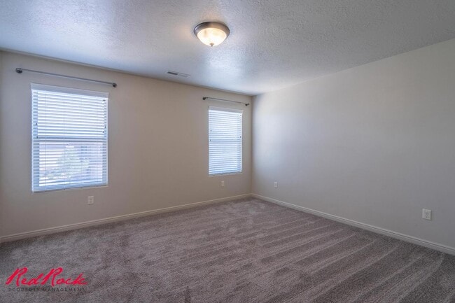 Building Photo - Charming 3 bedroom Townhome. 2 Community Pools!