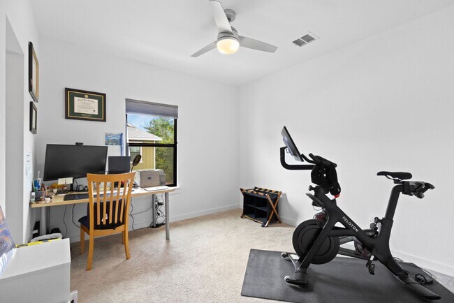 Building Photo - Charming Home Awaits: Spacious & Modern Living in a Prime Location